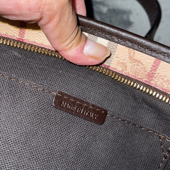 Burberry 100% Authentic tote bag excellent condition - Picture 12 of 17